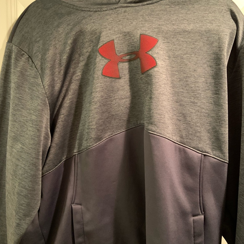 Boys Under Armor sweatshirts! Sizes from MD-XL